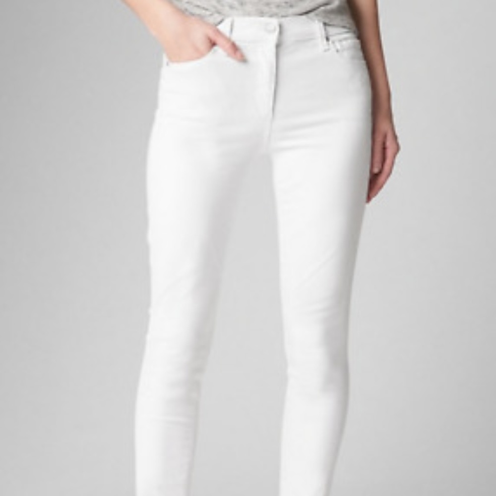 GAP Mid Rise Skinny White Jeans - 28 Regular